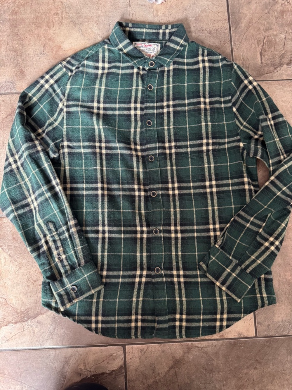 Men's Green Plaid Button-Down Shirt - Classic Flannel Style